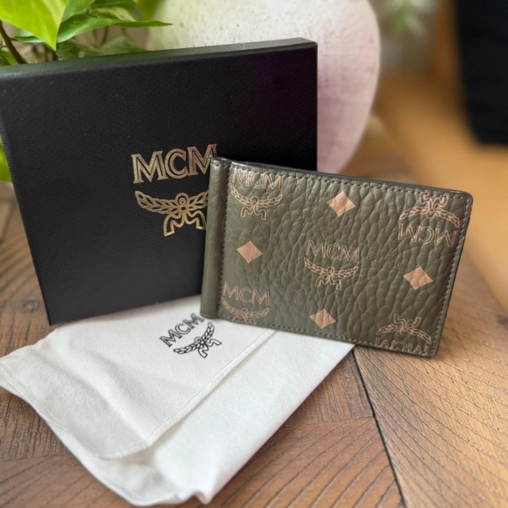 ❗️SOLD❗️MCM Green Leather Visetos Bifold with Money Clip